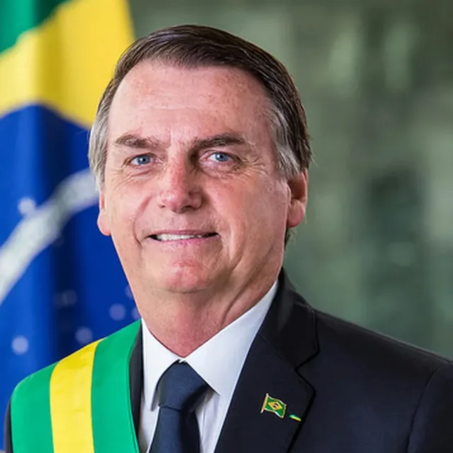 Jair Bolsonaro com a faixa presidencial